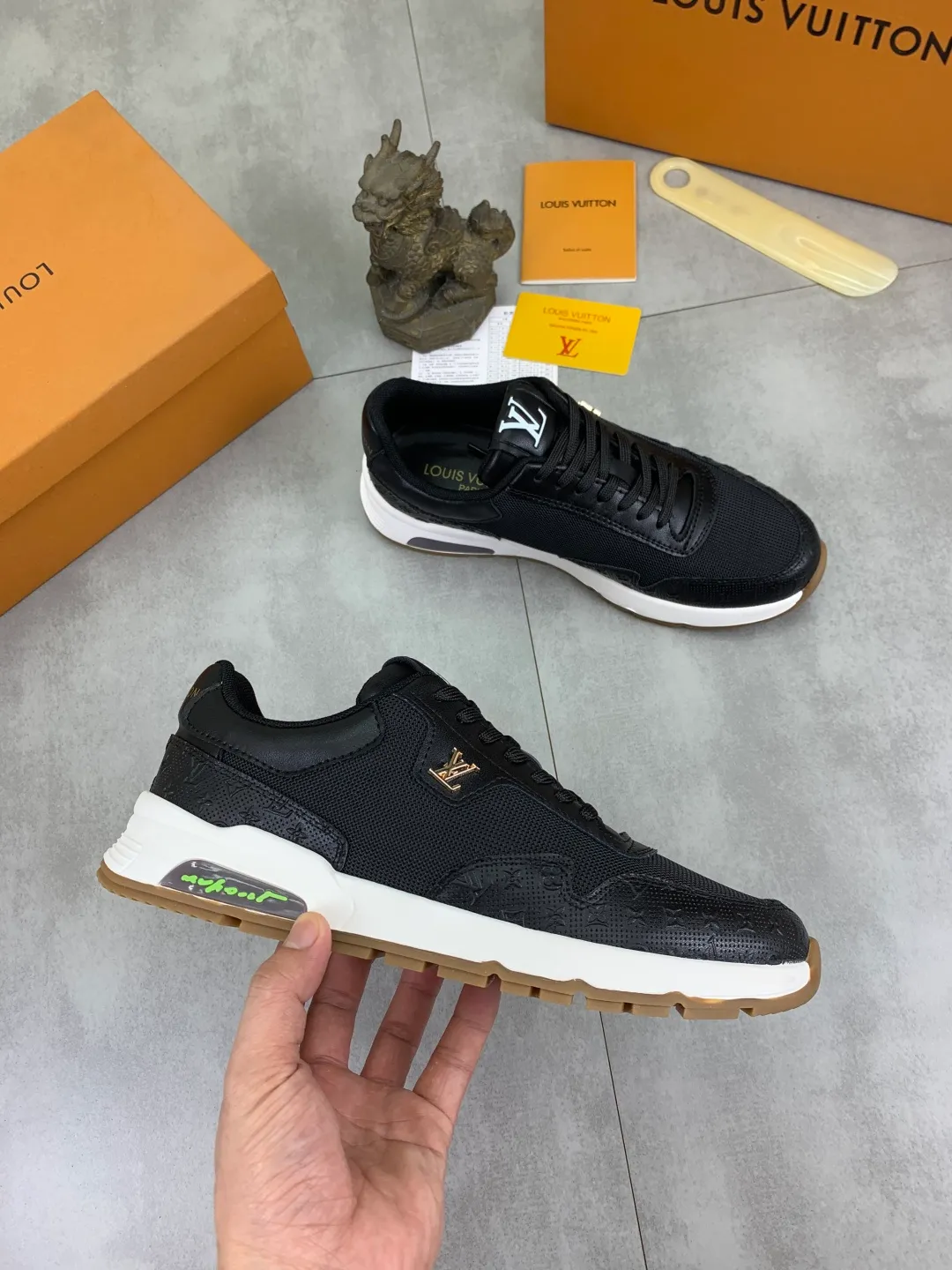 Men's Men's Shoes 💰P440💰【New Style】Yangli🆘 💭💭New model launched【LOUlS VUlTTON】Louis Vuitton's new low-top men's shoes, high quality, support inspection! This style comes from Italy with a variety of styles, very energetic and creative, giving people a comfortable and atmospheric visual impact❗Synchronization, the upper is made of silk calfskin with original LV, imported soft sheepskin lining🐑Purely hand-stitched; LV original rubber outsole 2️⃣color options available Size: 38~44